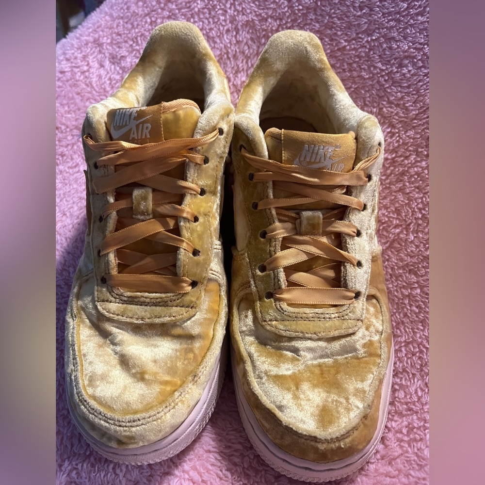 💛Nike Air force 1 low mineral gold💛 in good condition